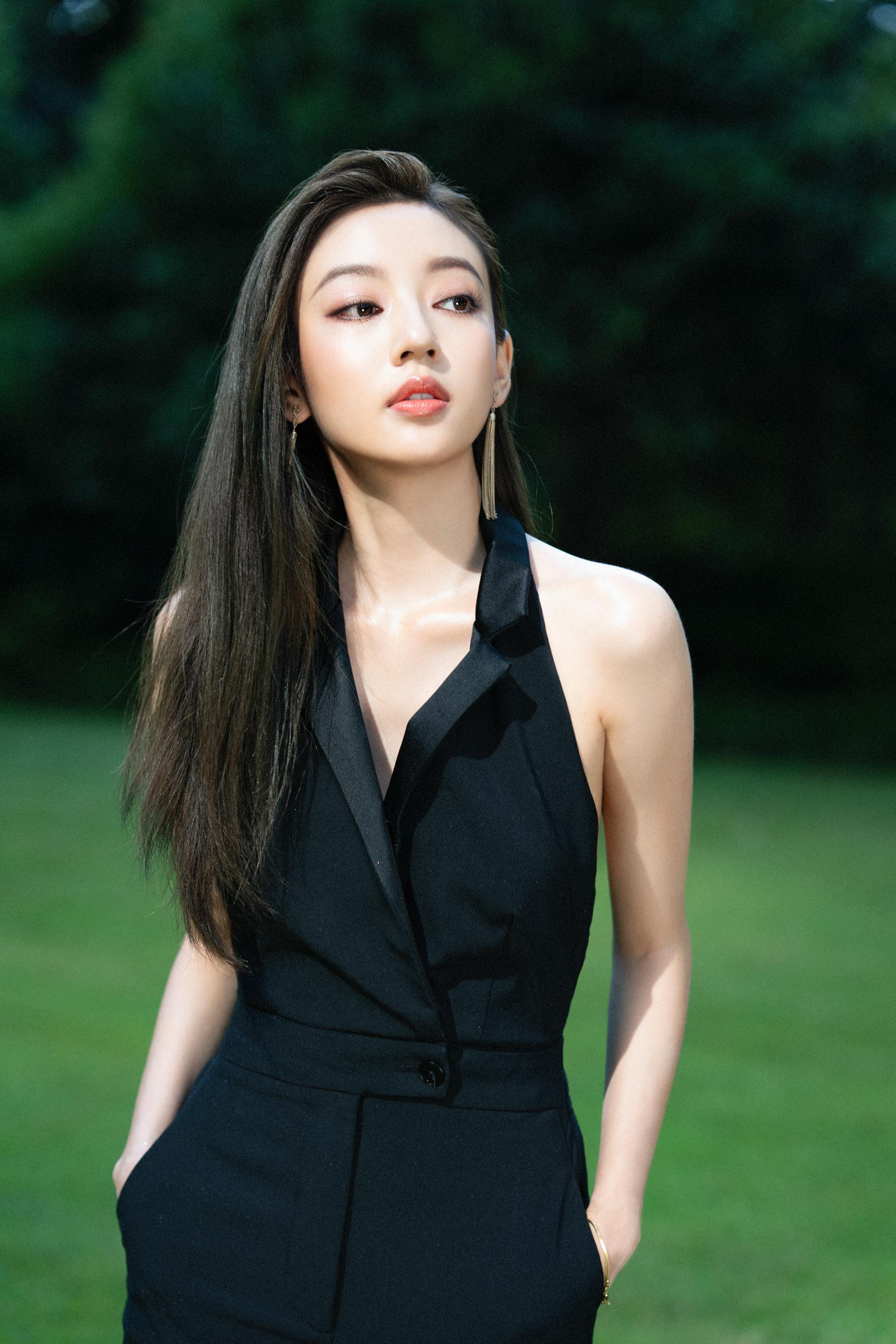 欢娱影视演员何瑞贤出席darphin朵梵品牌活动