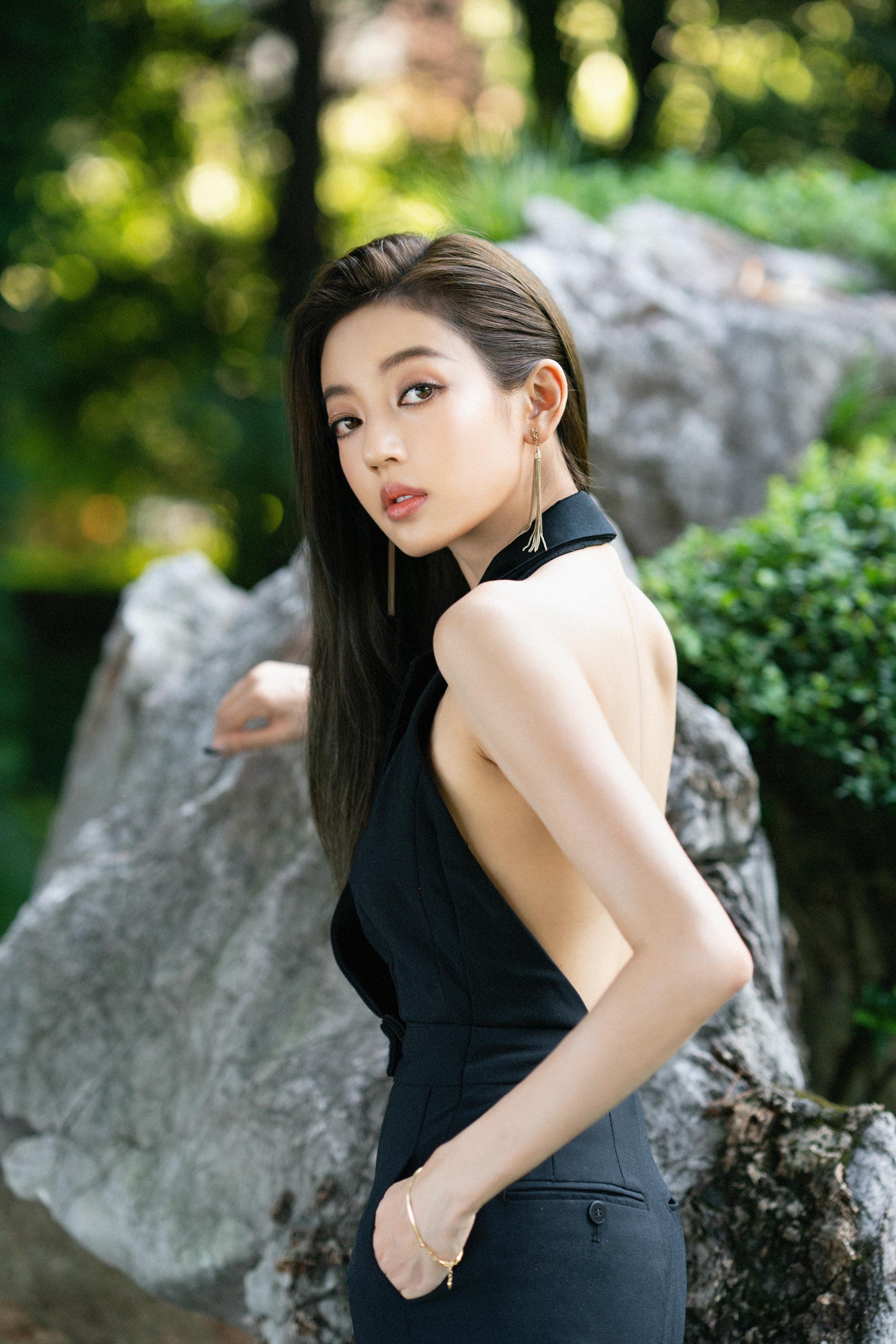 欢娱影视演员何瑞贤出席darphin朵梵品牌活动