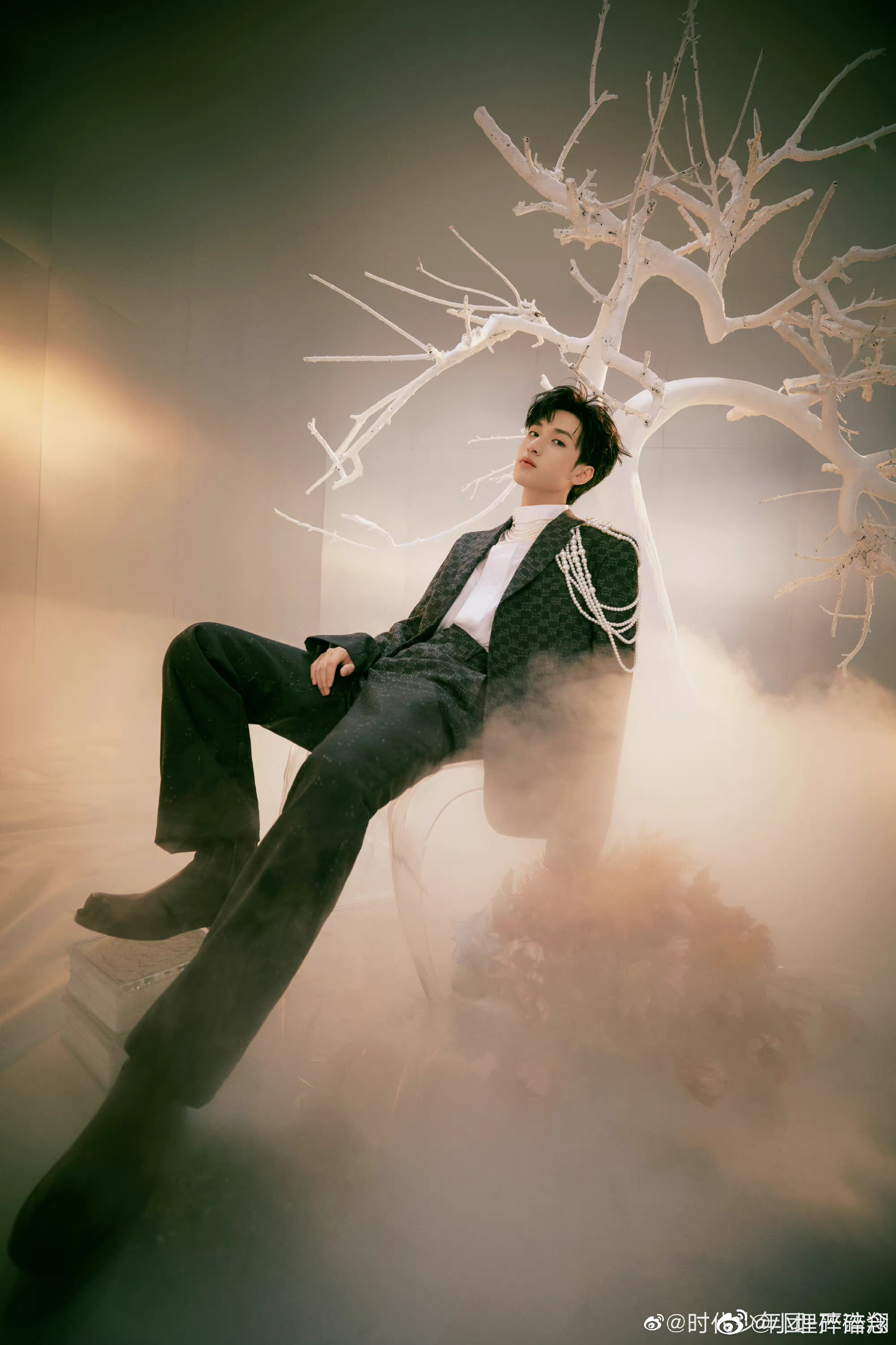 时代少年团西装珍珠链条造型大片~马嘉祺__财经头条