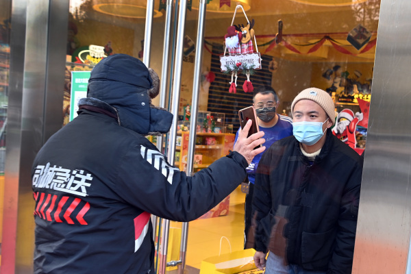 （聚焦疫情防控）西安：防疫升级后的市民生活休闲区蓝鸢梦想 - Www.slyday.coM