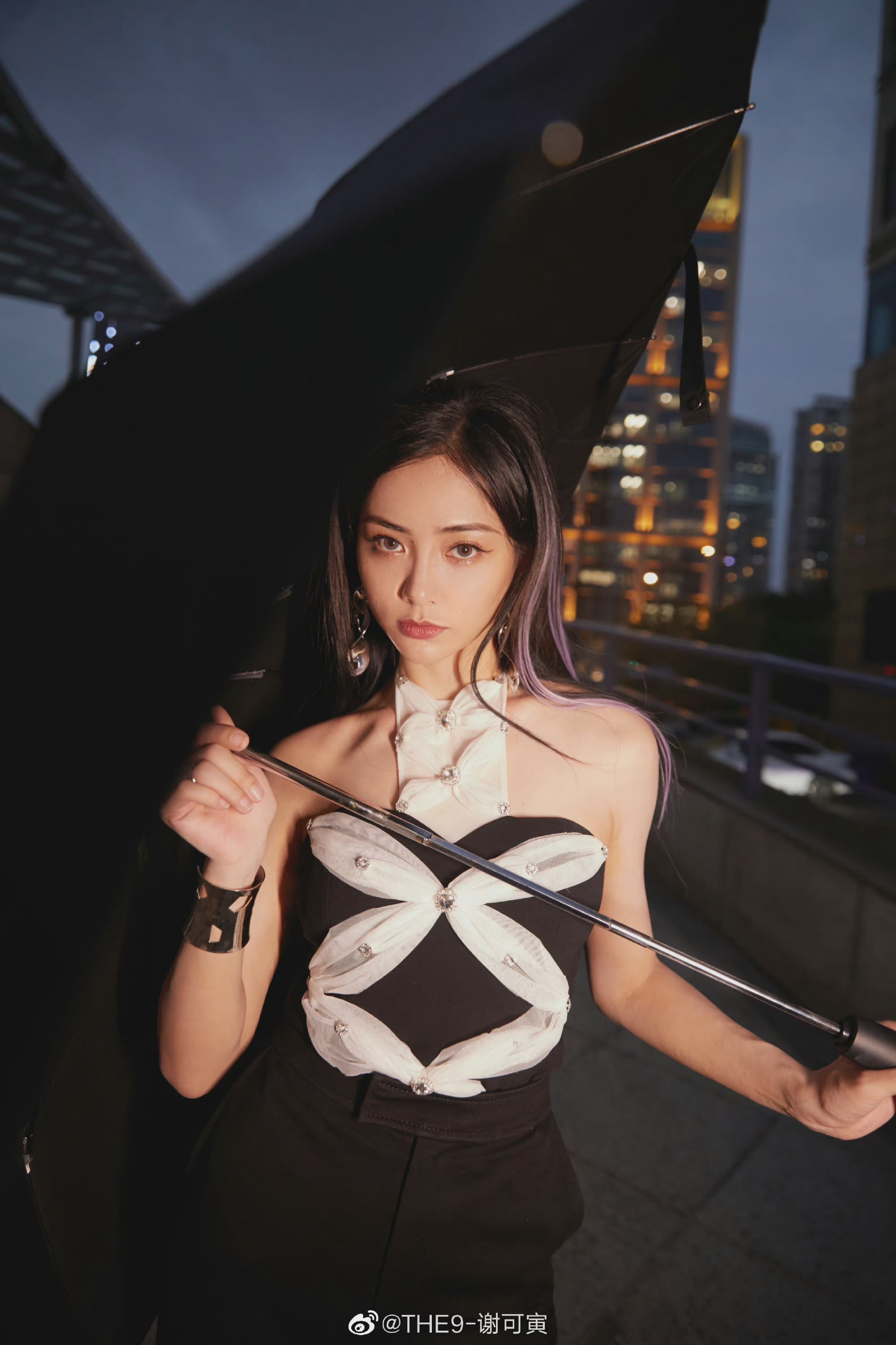 谢可寅直播活动造型图 好辣啊shaking,美貌在夜晚发着光……_高清图集