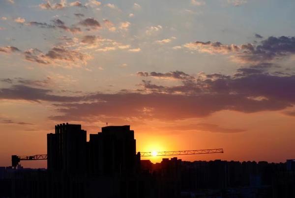 火烧云，超级月亮齐上阵 今天郑州的天空有点魔幻休闲区蓝鸢梦想 - Www.slyday.coM