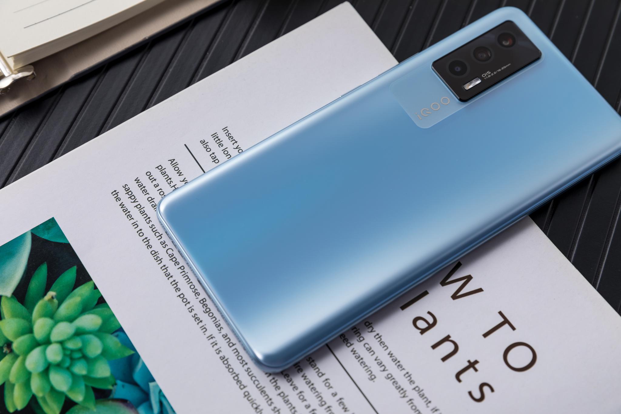 iqoo neo5图赏:搭载双芯,一代比一代强,兼顾性能颜值__财经头条