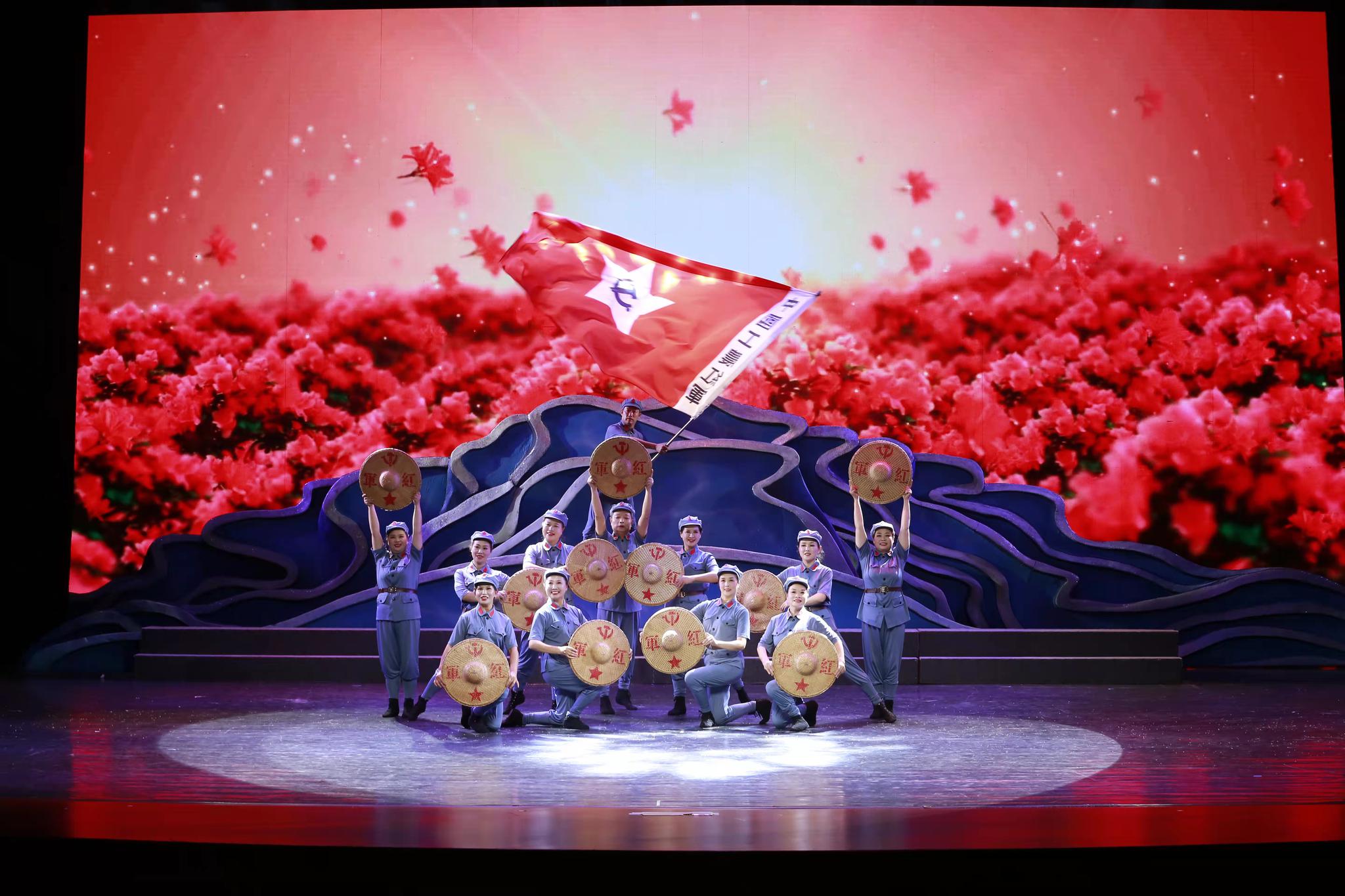 《贵州红》群众文艺汇演在贵阳星光剧院上演