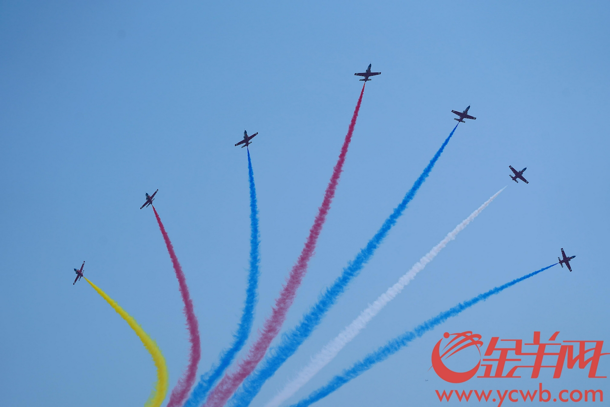 林桂炎 2021年9月29日,珠海航展专业展日第二天,"红鹰"飞行表演队,歼