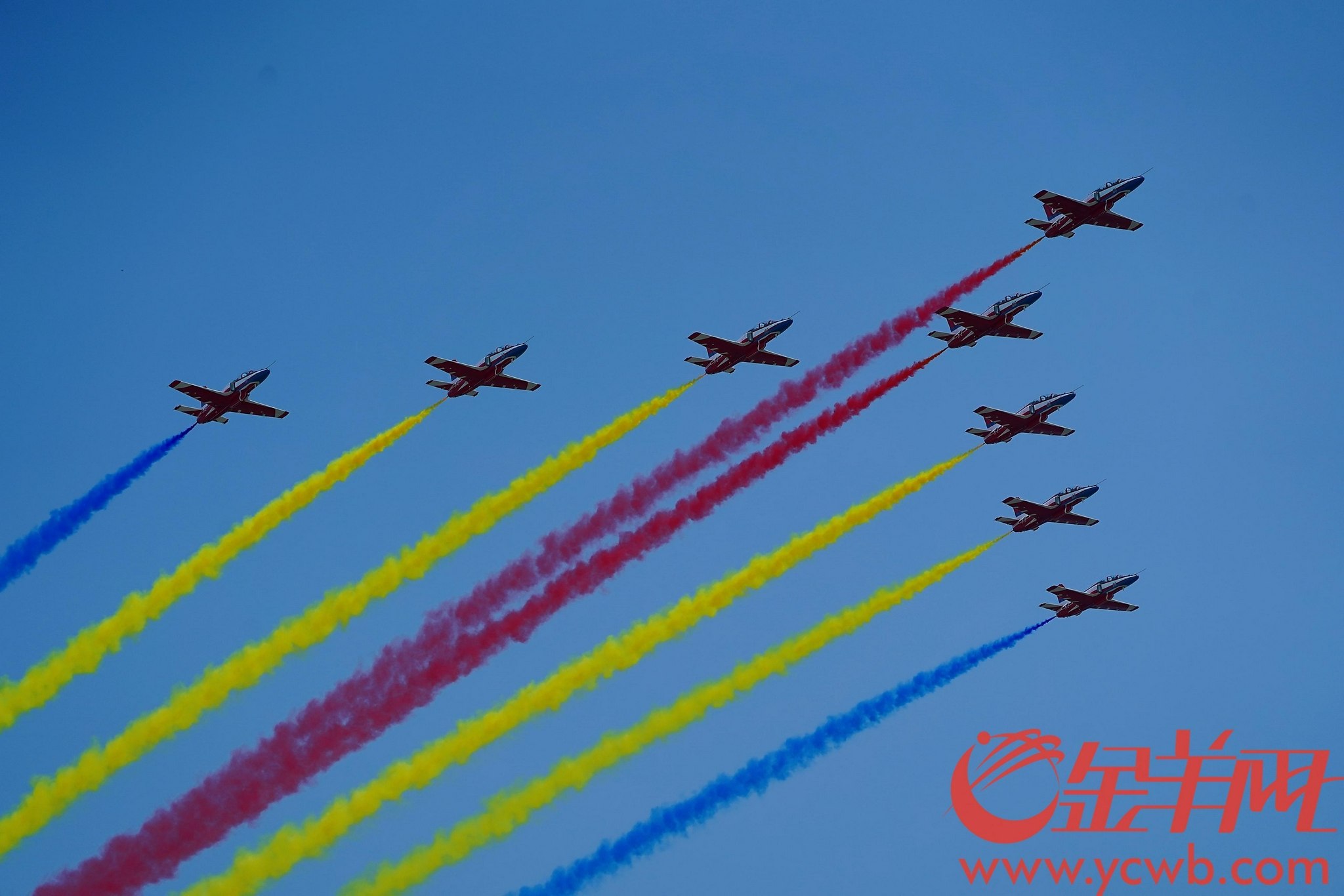 2021年9月29日,珠海航展专业展日第二天,"红鹰"飞行表演队,歼-20等