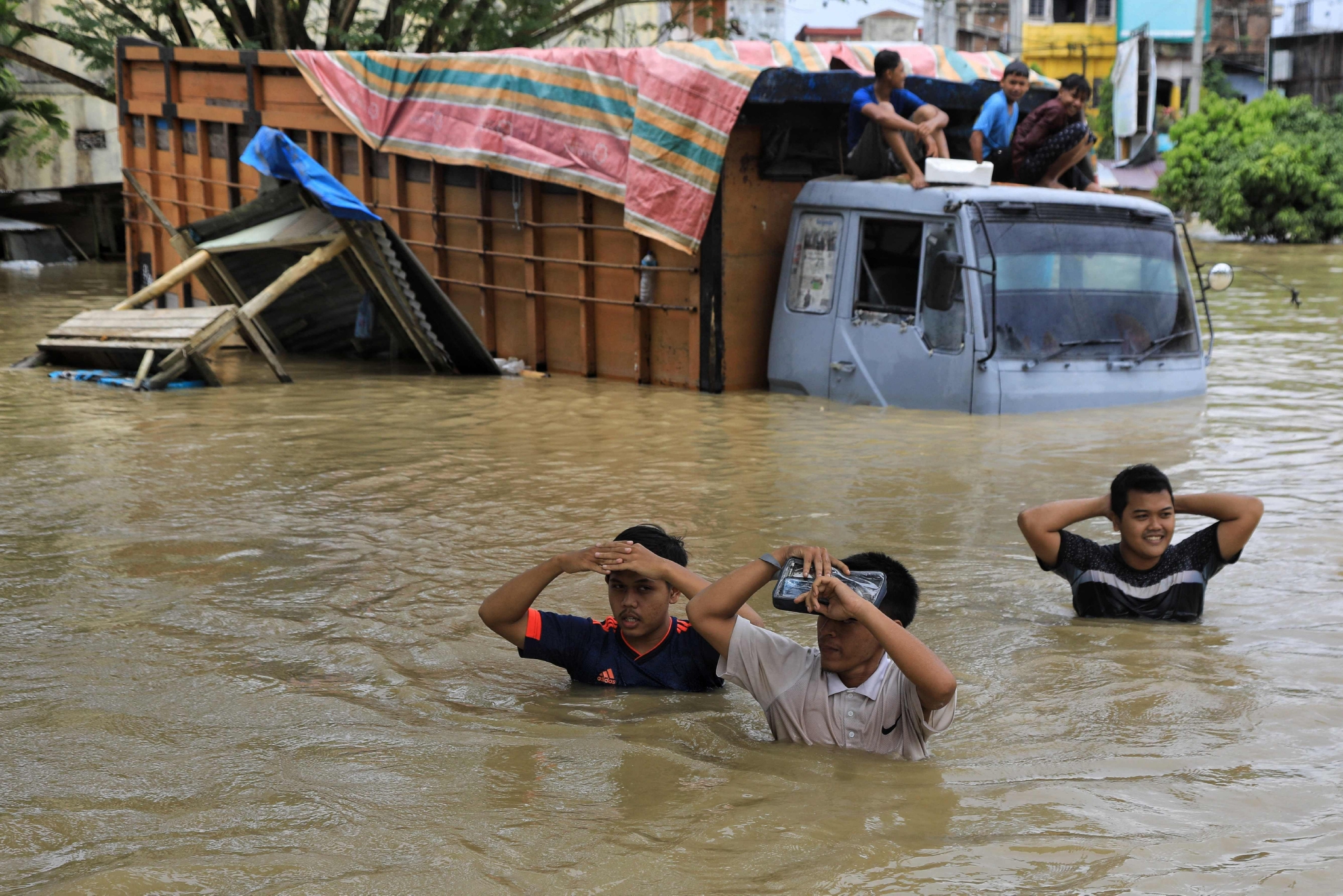 印尼暴雨引发洪水图片
