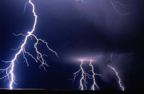 闪电都是一闪即逝?这道闪电却历时17.1秒,还有一道长达768公里休闲区蓝鸢梦想 - Www.slyday.coM 闪电都是一闪即逝?这道闪电却历时17.1秒,还有一道长达768公里休闲区蓝鸢梦想 - Www.slyday.coM