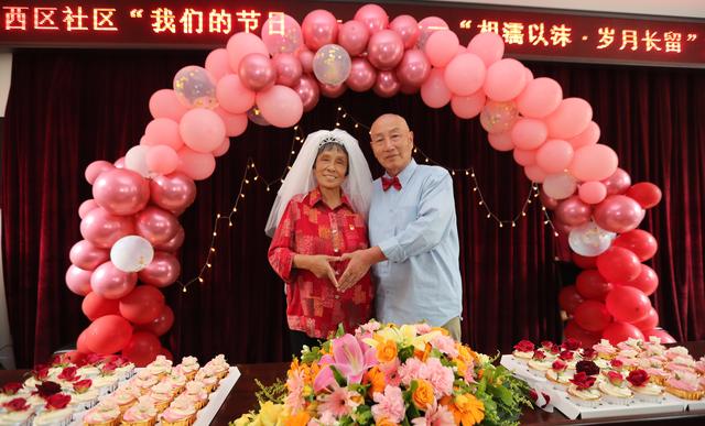 相濡以沫61岁月长留昆明金婚银婚老人过七夕