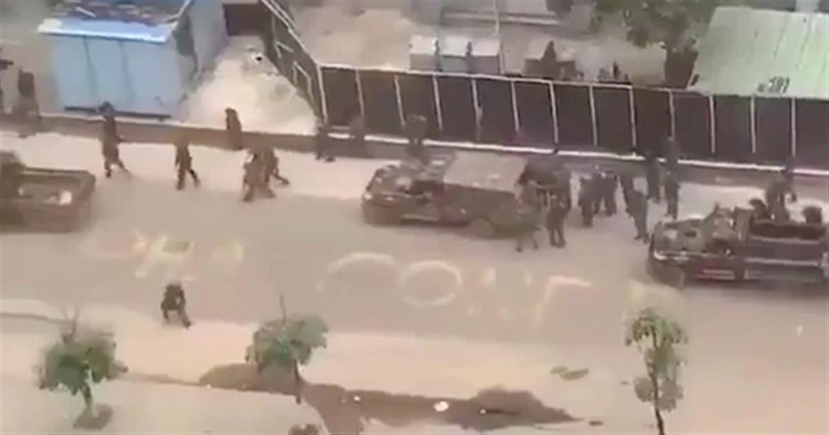 外媒：几内亚总统府被叛军包围。视频显示总统被军队扣押休闲区蓝鸢梦想 - Www.slyday.coM