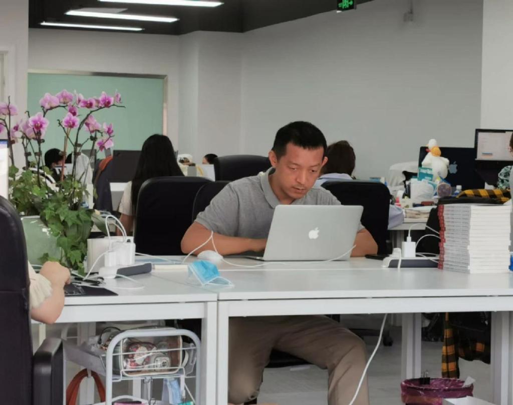 北大天才柳智宇还俗工作，主动降薪至2万，称不买房不买车不要娃休闲区蓝鸢梦想 - Www.slyday.coM