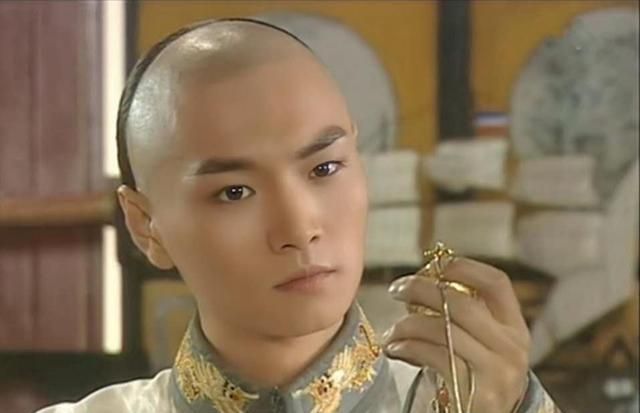 还记得《孝庄秘史》里的多铎吗?隐退多年的他事业做得挺大啊