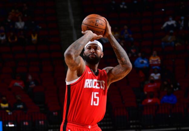 火箭湖人大战升级!考辛斯大莫双双遭驱逐,詹姆斯遭戏耍 恶犯