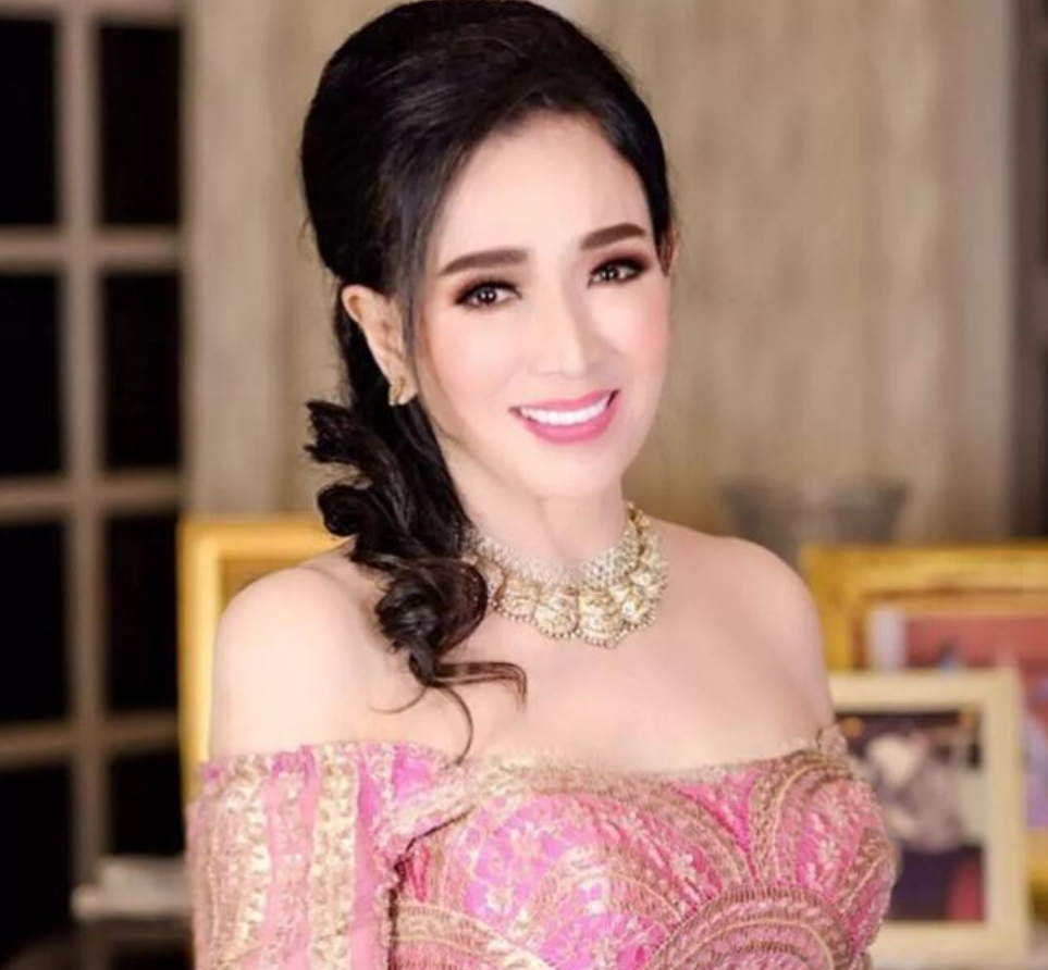 这才是不老女神!泰国首位环球小姐总冠军,73岁的身体37岁的脸