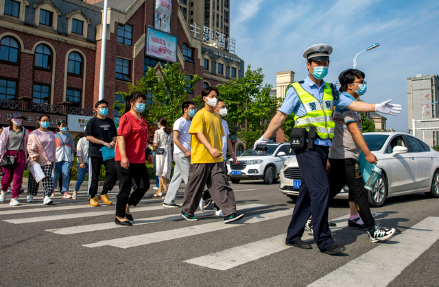 【“警”随高考 为你护航】逐梦少年，我们是你坚强的后盾休闲区蓝鸢梦想 - Www.slyday.coM