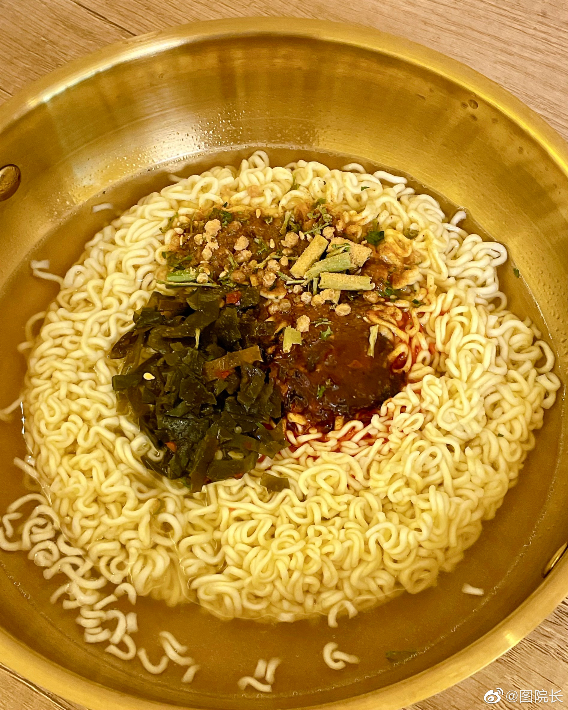 分享美味泡面 真的是麻辣香锅味!__财经头条