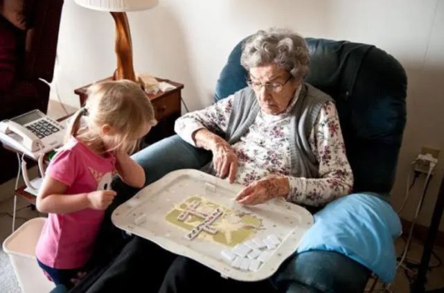 人类女性到底经历什么，为何在生命还有三分之一时就停止生育？休闲区蓝鸢梦想 - Www.slyday.coM