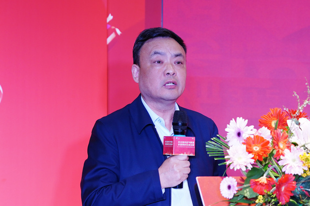 超凡装饰董事长薛帮金河南省建筑装饰设计商会会长魏金水,协会常务