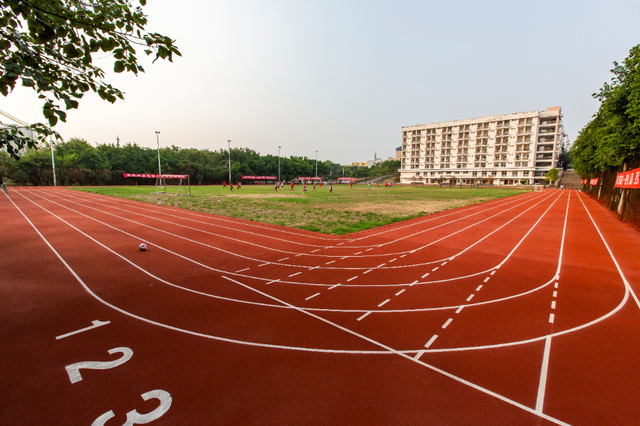 迎72周年校庆 西南政法大学“920”广场揭幕休闲区蓝鸢梦想 - Www.slyday.coM 迎72周年校庆 西南政法大学“920”广场揭幕休闲区蓝鸢梦想 - Www.slyday.coM