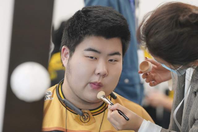 网友却直言rngm最菜|重庆|qghappy|rng.m_新浪新闻