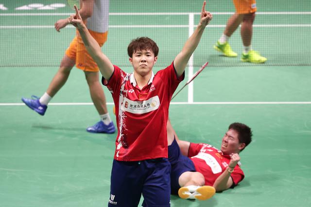 中国羽毛球队3:1击败日本 第12次夺得苏迪曼杯休闲区蓝鸢梦想 - Www.slyday.coM 中国羽毛球队3:1击败日本 第12次夺得苏迪曼杯休闲区蓝鸢梦想 - Www.slyday.coM