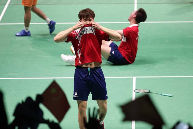 中国羽毛球队3:1击败日本 第12次夺得苏迪曼杯休闲区蓝鸢梦想 - Www.slyday.coM 中国羽毛球队3:1击败日本 第12次夺得苏迪曼杯休闲区蓝鸢梦想 - Www.slyday.coM