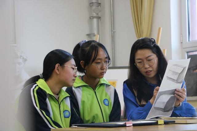 “双减”在行动休闲区蓝鸢梦想 - Www.slyday.coM