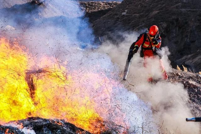 防患未"燃"!森林消防员年关灭火演练忙