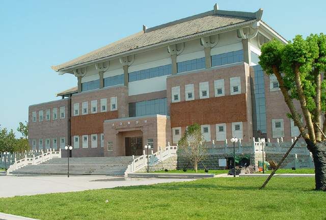 12,慧光公园慧光公园位于山东省菏泽市单县境内,是单县多年年来城市