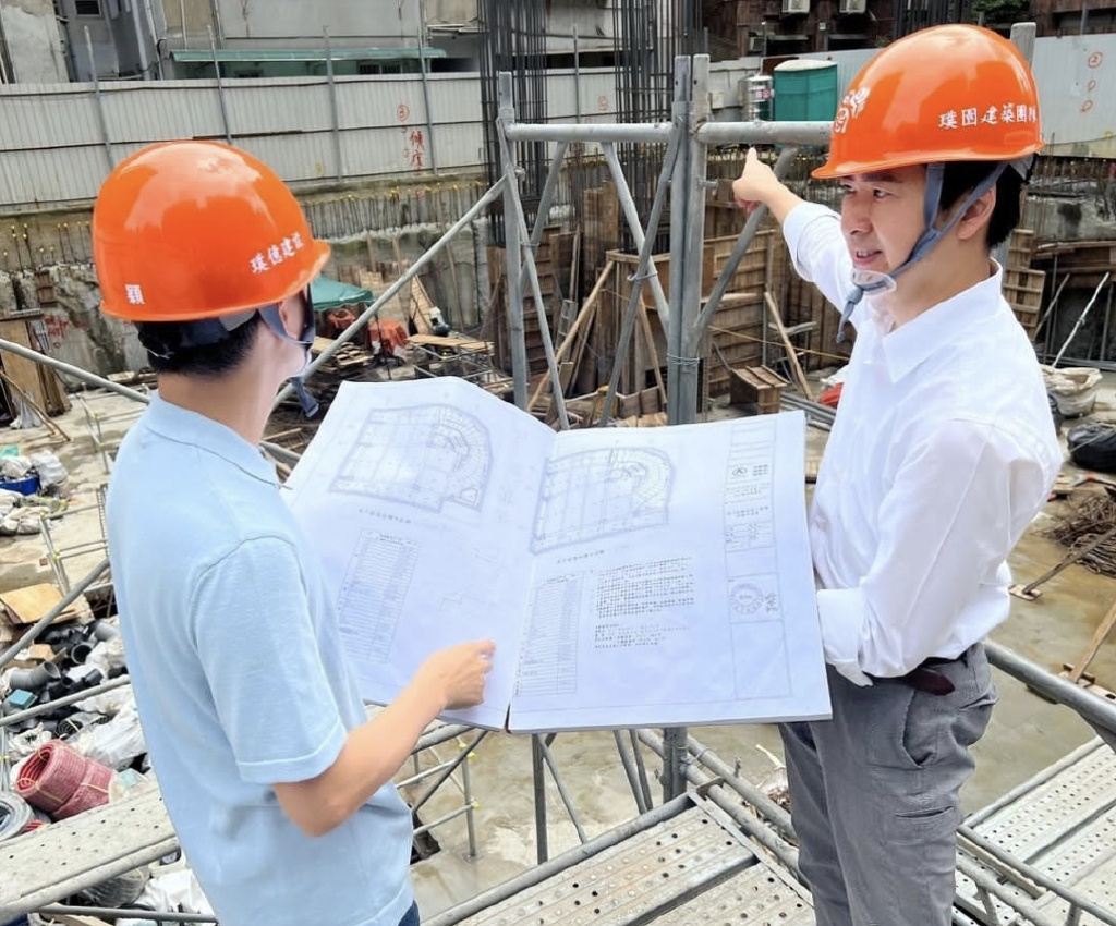 林志颖罕见晒和弟弟合影,两人现身工地视察,梦回仲天骐搬砖剧情休闲区蓝鸢梦想 - Www.slyday.coM 林志颖罕见晒和弟弟合影,两人现身工地视察,梦回仲天骐搬砖剧情休闲区蓝鸢梦想 - Www.slyday.coM