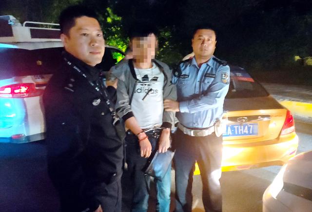 无证驾驶假出租、挪用号牌、车辆未检→哈市一男子因多项违法被重罚休闲区蓝鸢梦想 - Www.slyday.coM