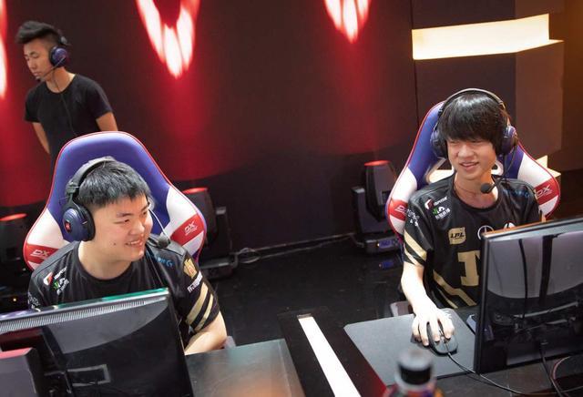 文森特迎来7年前的最强辅助远古时代的搭档uzi加小明也要跪