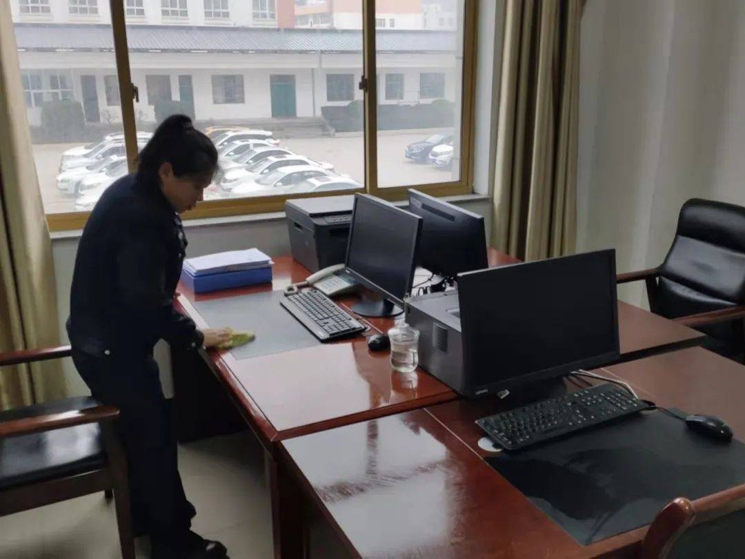 凌晨救助走失老人三分钟速览成县公安动态