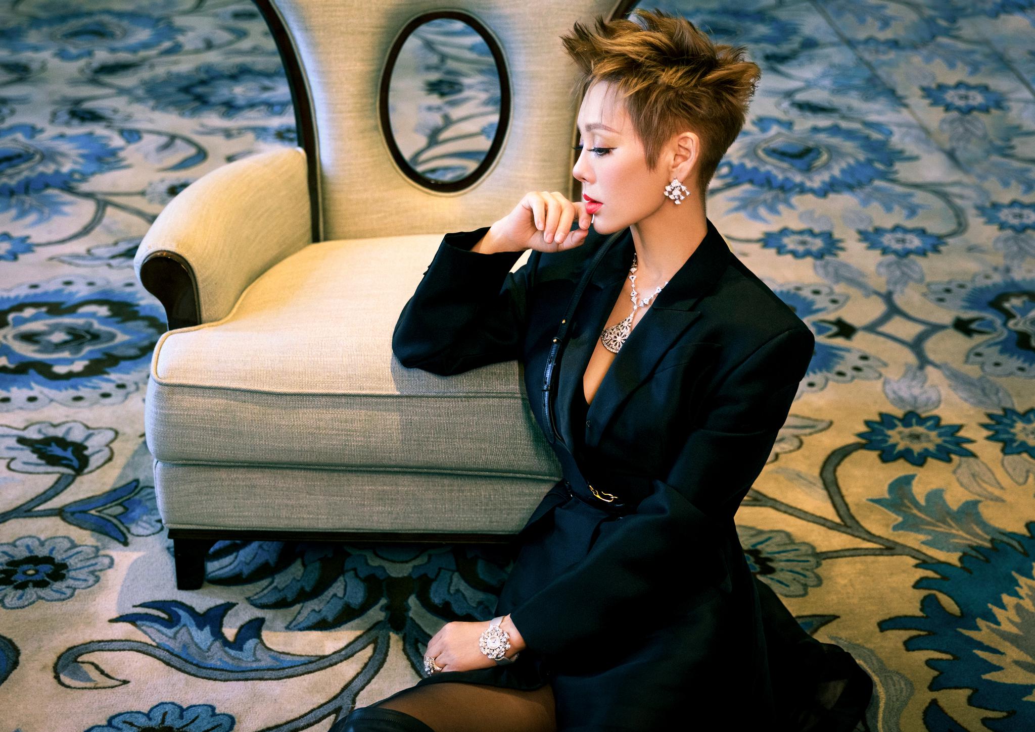 欢娱影视宁静出席宝格丽divasdream灯光艺术装置亮灯仪式