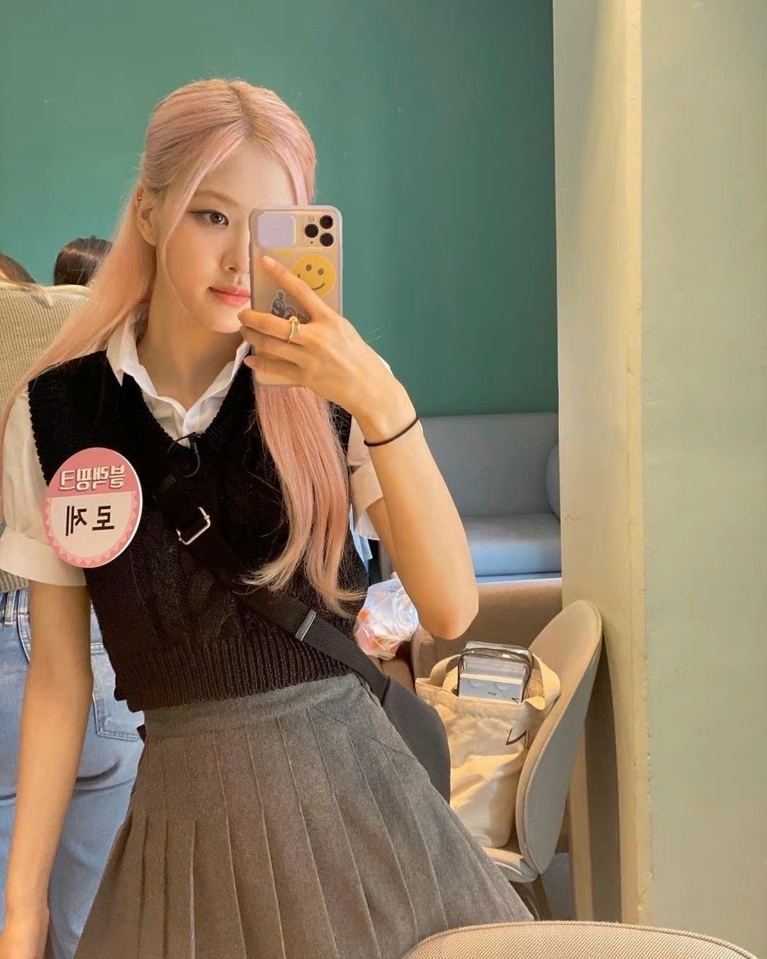 rosé 对镜自拍合集__财经头条