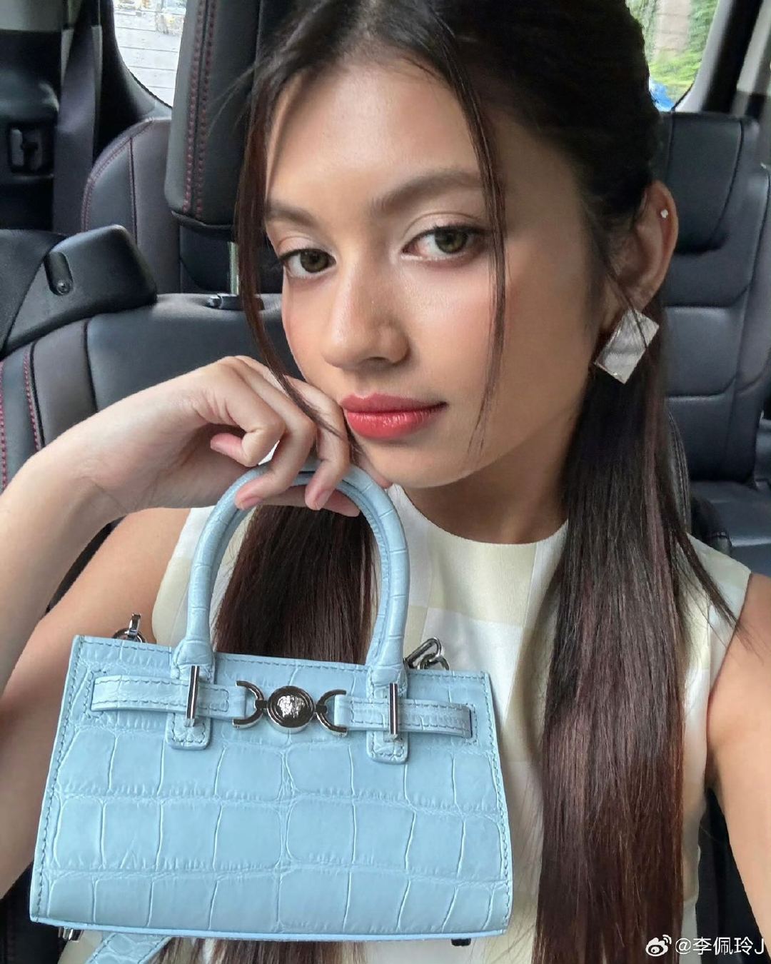 李佩玲真是宝藏歌手!四种语言的清唱让人眼前一亮