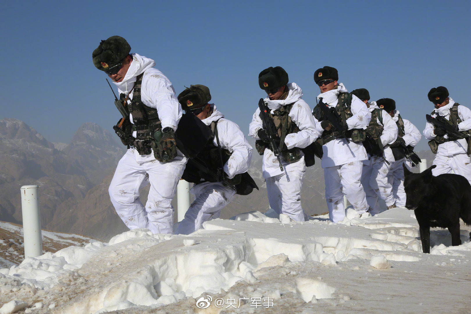 翻雪山过达坂,这就是新疆边防官兵的巡逻路