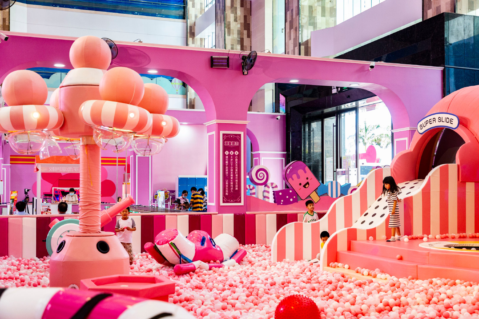 深圳网红亲子乐园斥资15亿的超大室内乐园嗨玩一整天没问题