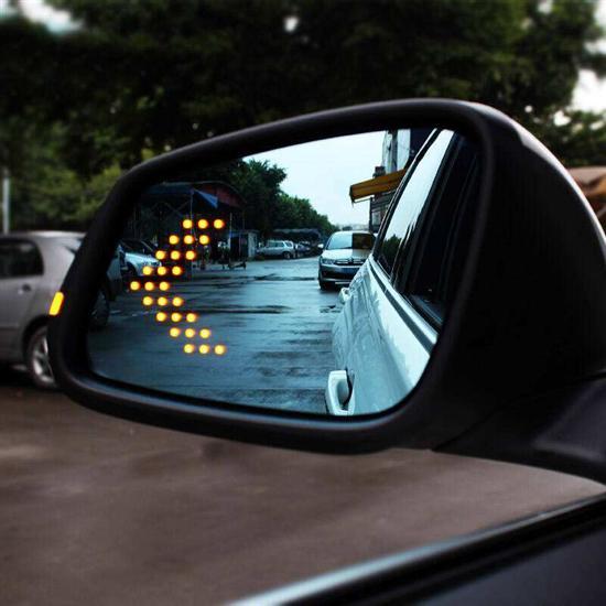 夜晚跑高速的大货车会居多一些,由于灯光昏暗,很多大货车为了获得更