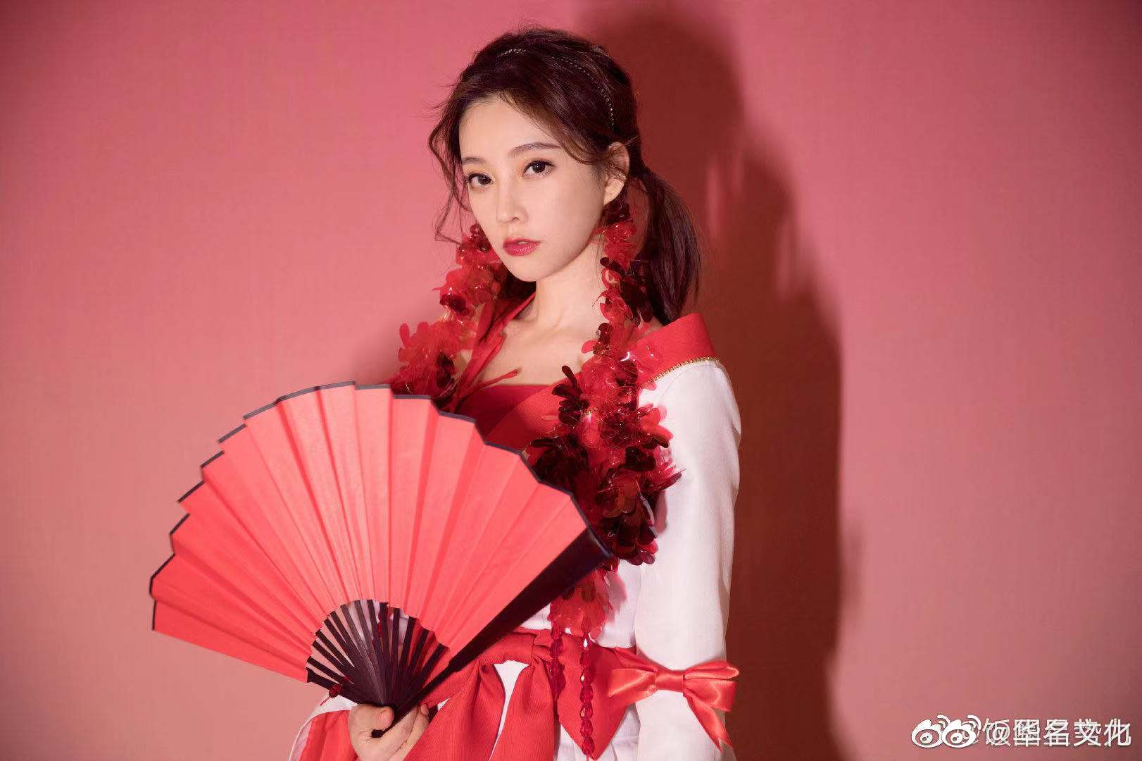 传统戏腔驾驭起来太有特色了,低音浑厚高音清亮,唱出了红尘中的悲欢