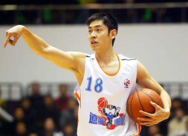 职业生涯的前9个赛季,张庆鹏都是在辽宁度过的.