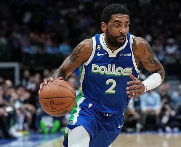 NBA集锦欧文关键时刻挺身而出连续得分助独行侠逆转取胜全场观众沸腾