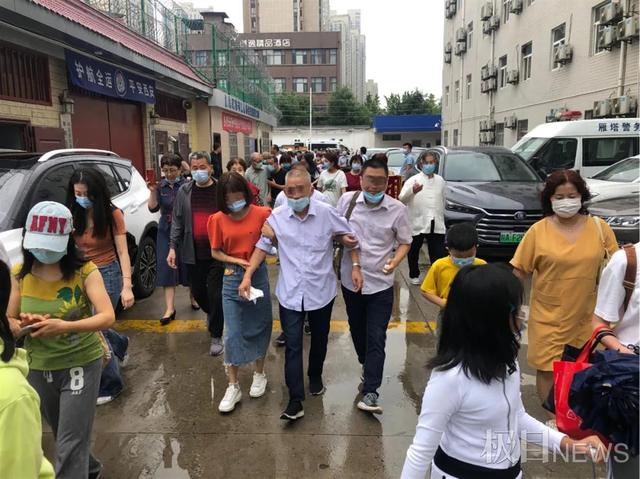 被拐33年后回家的男子：登记结婚时才知养子身份，寻亲9年终与西安父母团聚休闲区蓝鸢梦想 - Www.slyday.coM