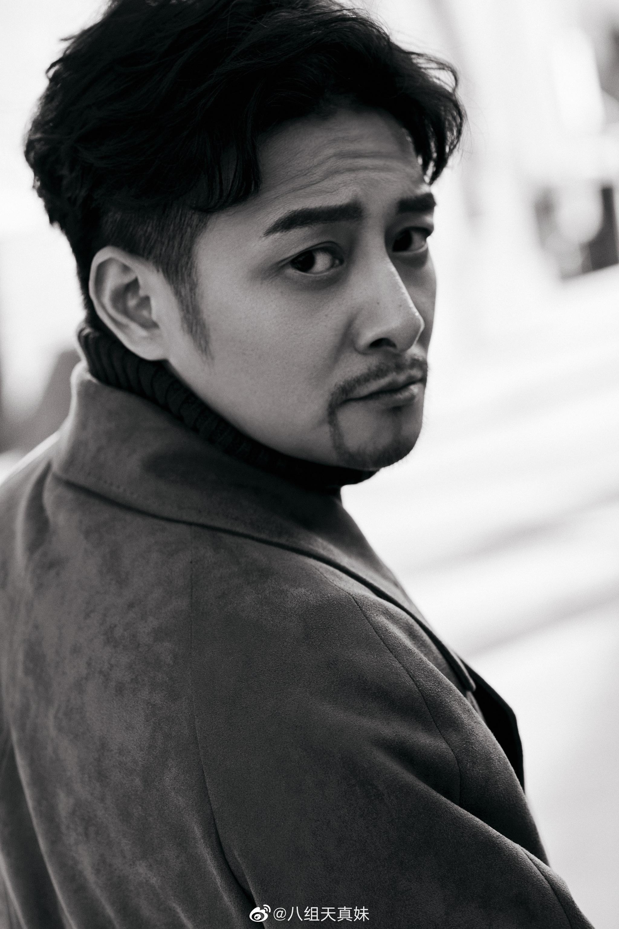 近日,演员@夏铭浩 曝光一组复古质感写真_高清图集_新浪网
