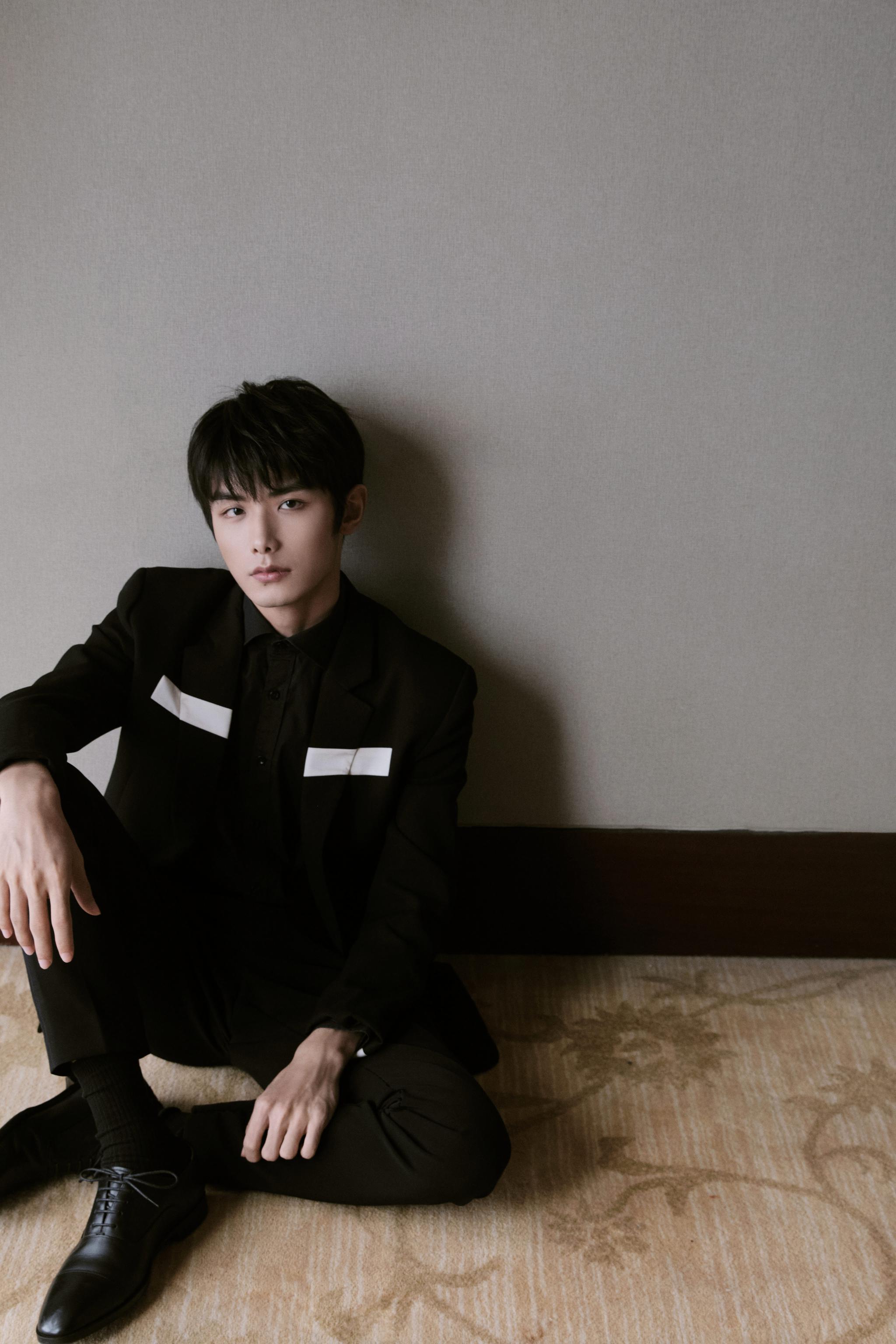 欢娱影视演员@赵弈钦 今晚出席第35届大众电影百花奖闭幕式