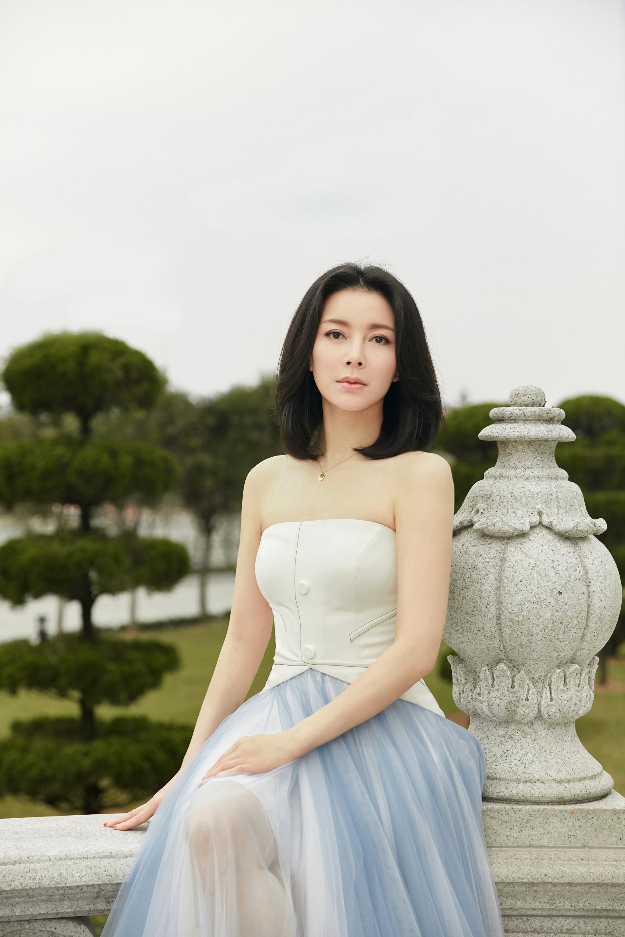 欢娱影视演员@刘敏 今日出席横店影视节第七届文荣奖颁奖典礼