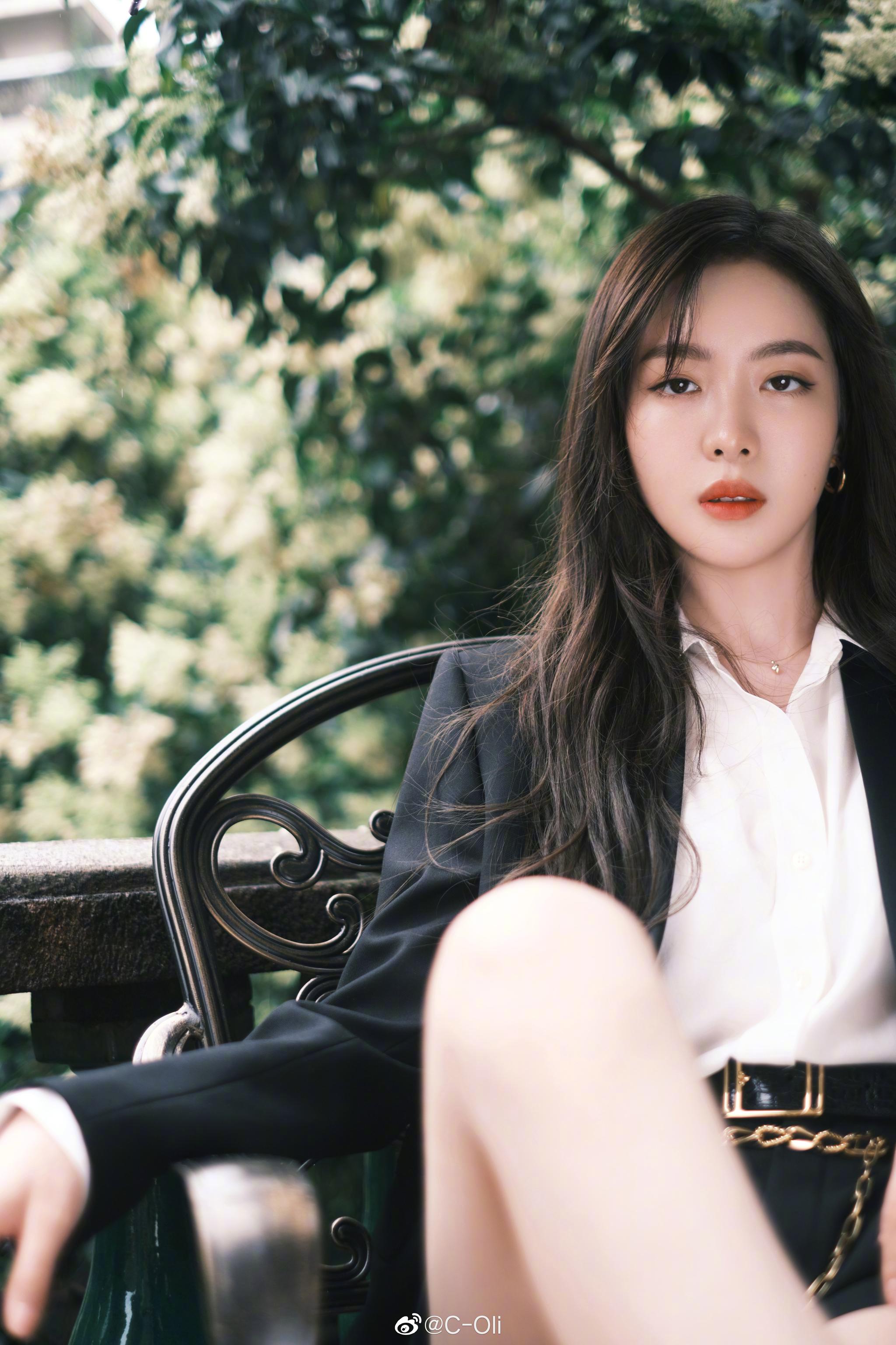 演员赵尧珂不是赵尧柯释出一组庄园胶片大片