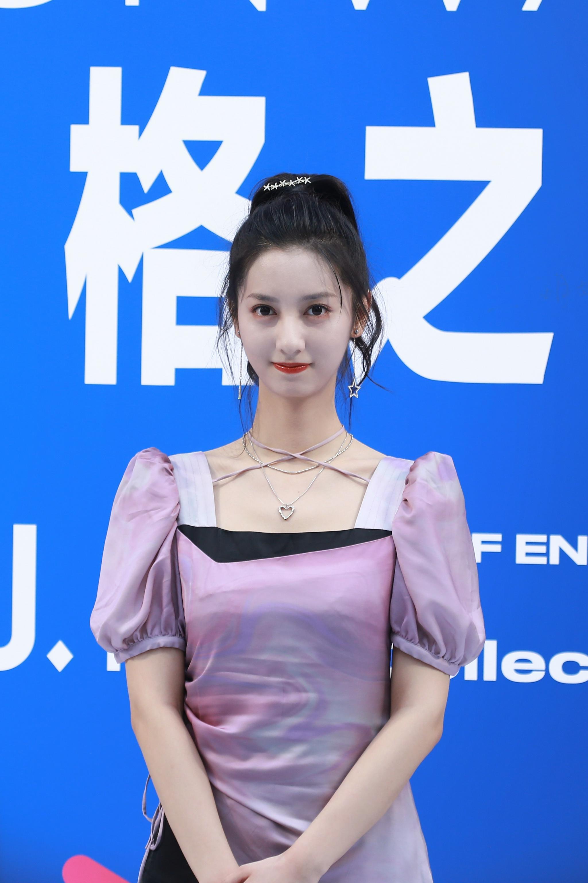 淡雅从容,别具风度,印证自我脚步,锋芒锐不可……|锋芒|脚步|陈姝君