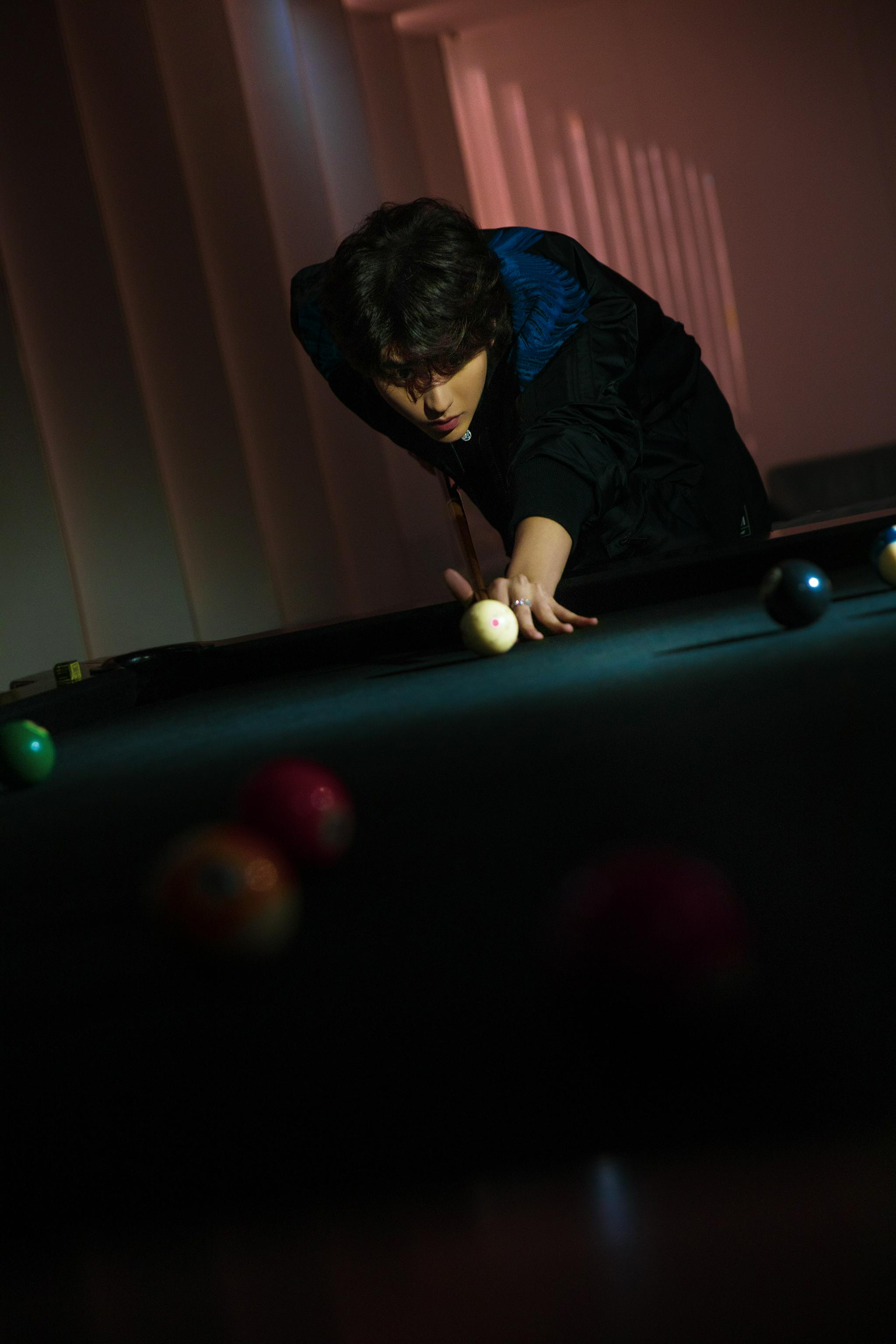 蔡徐坤台球大片 人帅就算了,连手都这么好看……__财经头条