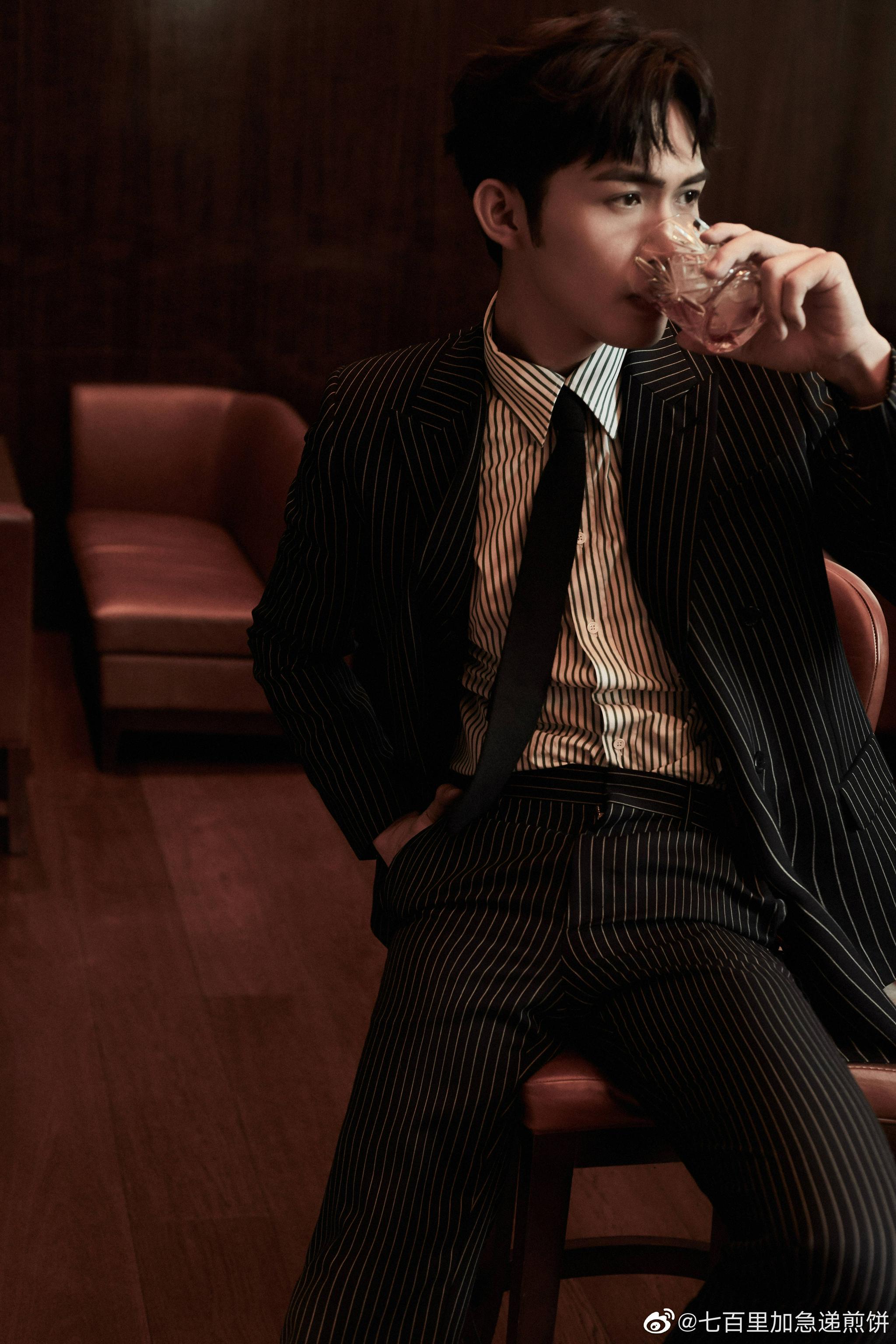 芭莎慈善夜的男明星氛围感也不错……休闲区蓝鸢梦想 - Www.slyday.coM